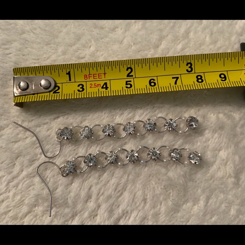 Four sets of earrings - Picture 10 of 12